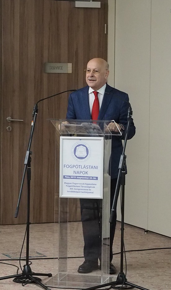 Prof. Dr. Hegedûs Csaba at MFT elnöke megnyitja a rendezvényt